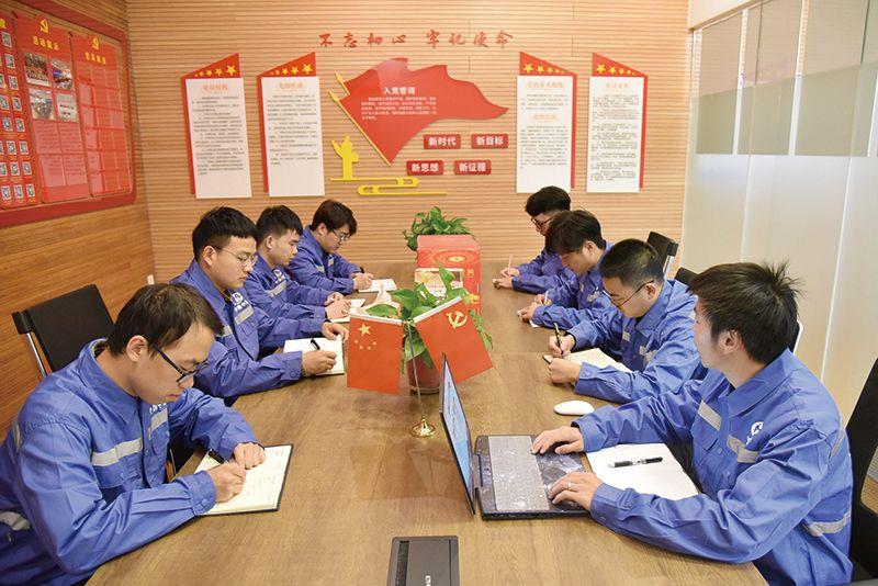 远景目标催人奋进 凝心聚力坚韧前行——亚星游戏官网基层单位学习宣贯党的十九届五中全会精神掠影
